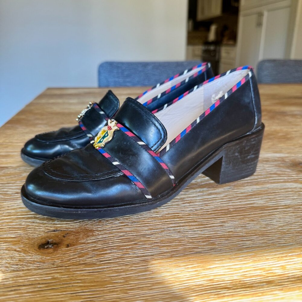 Tory Burch, Hampton Charm Leather Loafer. Size 8